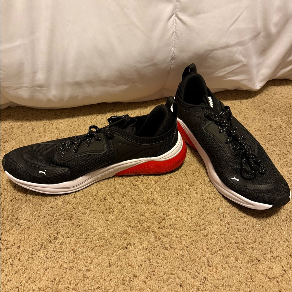 Puma Men's Black and Red Running Shoes